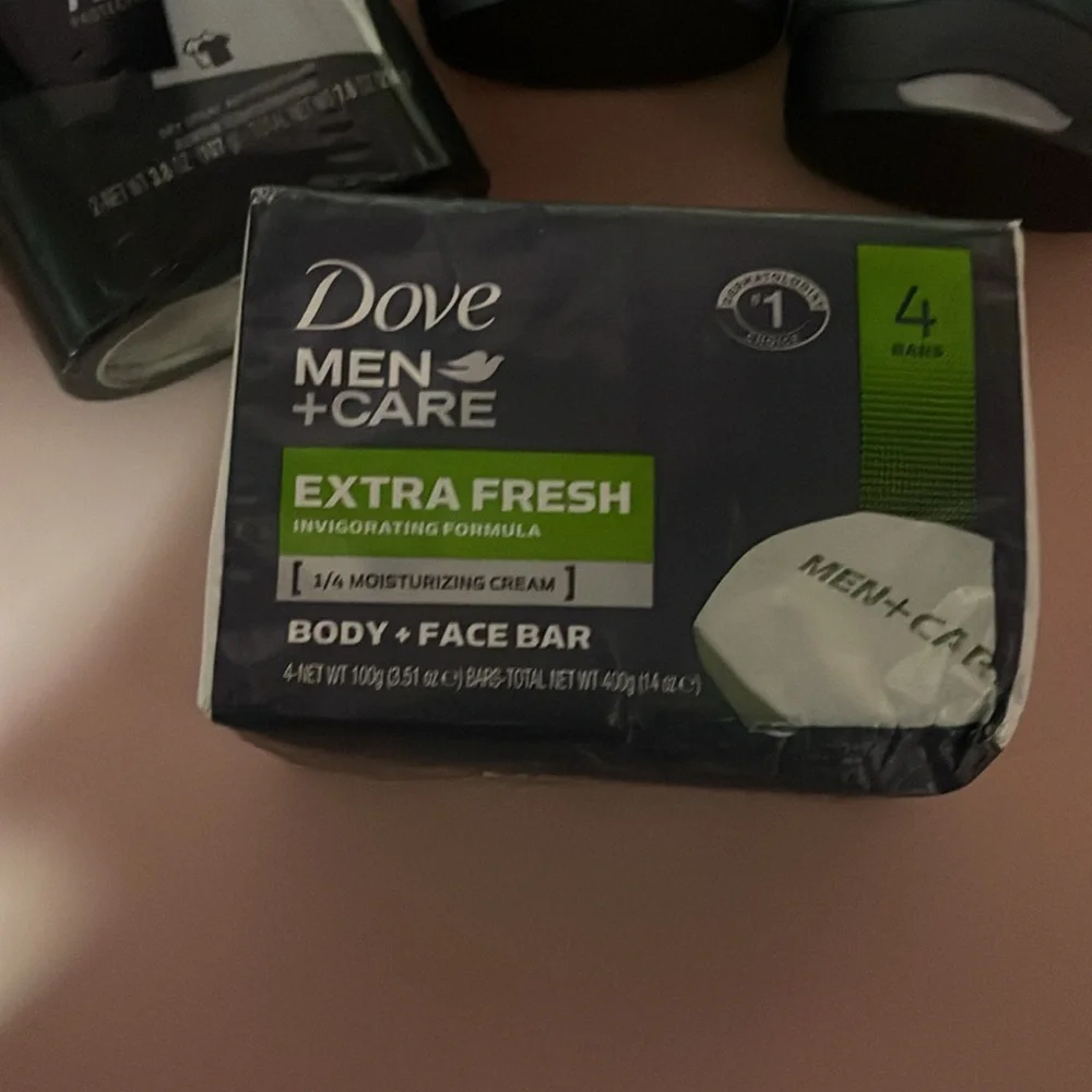 Men+Care Skin Defense Cleanser - Black